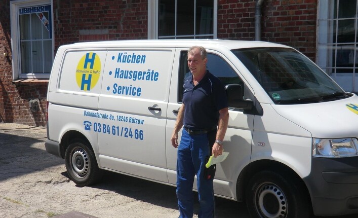 DETLEF HAHN, Geschäftsführer: Beratung, Verkauf, Küchenplanung DETLEF HAHN, Geschäftsführer: Beratung, Verkauf, Küchenplanung